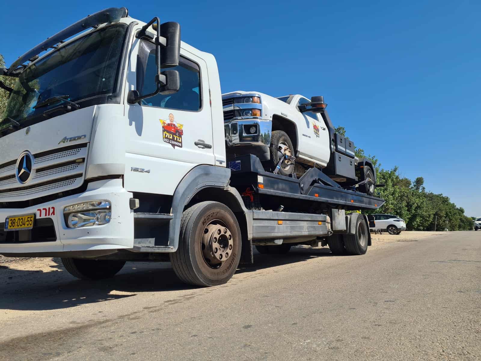 משאית גרר מקצועית לשירותי גרירה